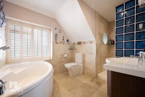 Main Bathroom - click for photo gallery